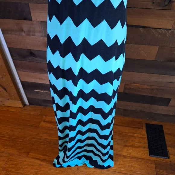 Charlotte Russe Sleavless Chevron Maxi Dress Size Medium - Picture 9 of 9